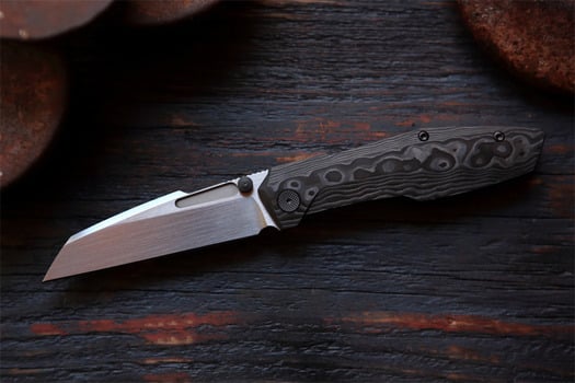 Null Knives Raikou - Black Camo CF sulankstomas peilis
