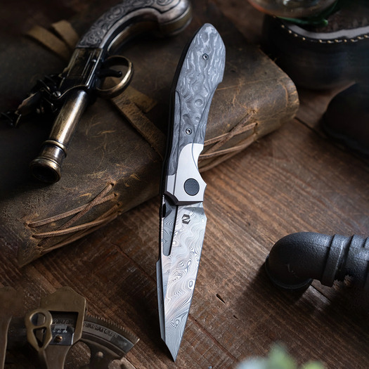 Null Knives Voodoo Doll - Damasteel/Black Camo CF vouwmes
