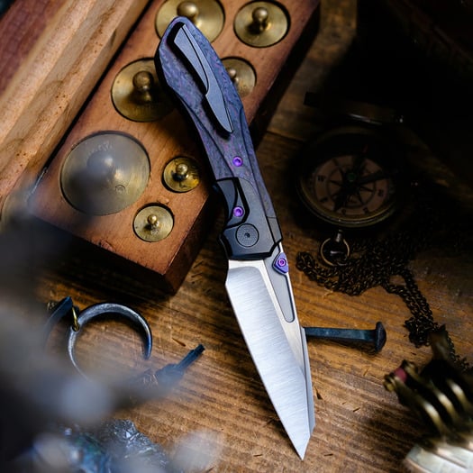Null Knives Voodoo Doll - Purple Haze Carbon Fiber foldekniv