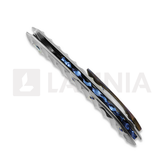 Couteau pliant Olamic Cutlery Wayfarer 247 Suna, Scalloped Orange Peel Ti, Polished