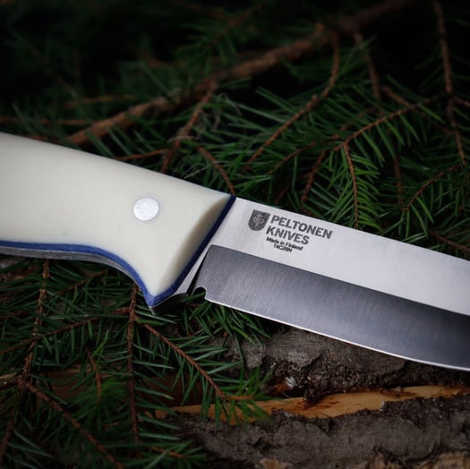 Peltonen Knives M07 Full Tang, bone micarta Lamnia Exclusive