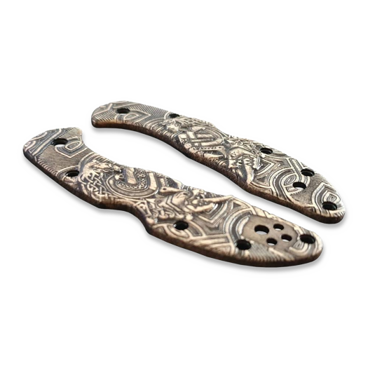 Svechnikov Workshop Spyderco Delica 4 / Lil Matriarch Celtic Heart handle scales