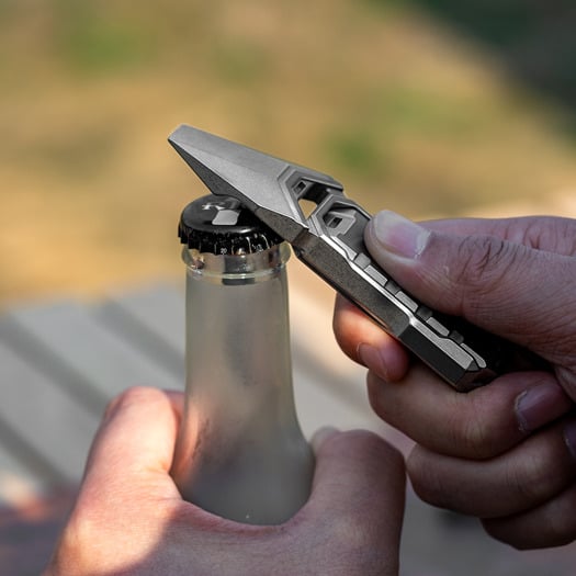 Multiherramienta Titaner Titanium Multi-Tool Pry Bar with Fidget Slider
