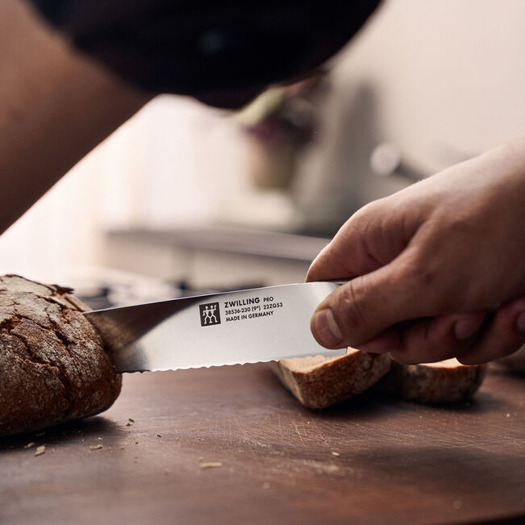 Zwilling Henckels Pro le Blanc Bread Knife Wavecut Edge 23 cm
